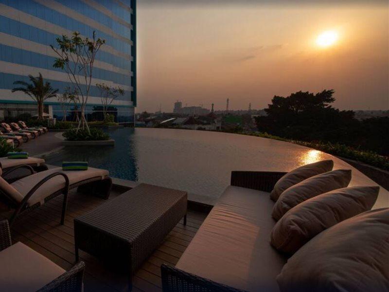 Avenzel Hotel & Convention Cibubur Exterior foto
