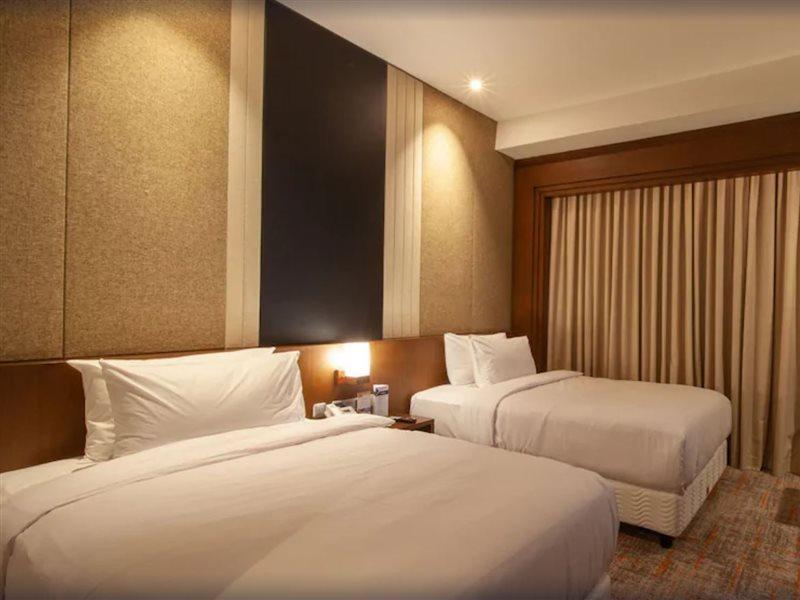 Avenzel Hotel & Convention Cibubur Exterior foto