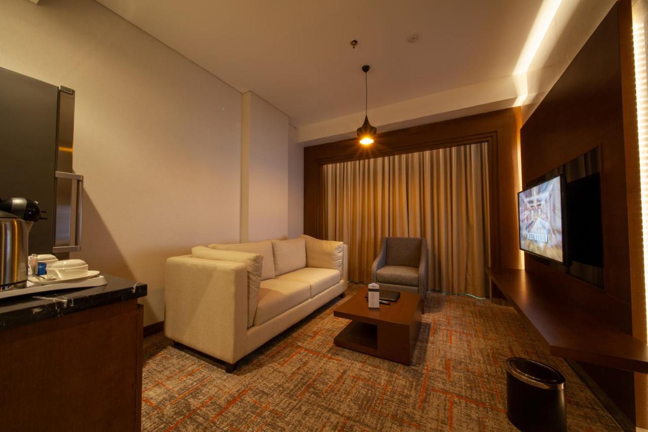Avenzel Hotel & Convention Cibubur Exterior foto