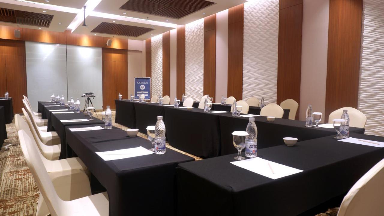 Avenzel Hotel & Convention Cibubur Exterior foto