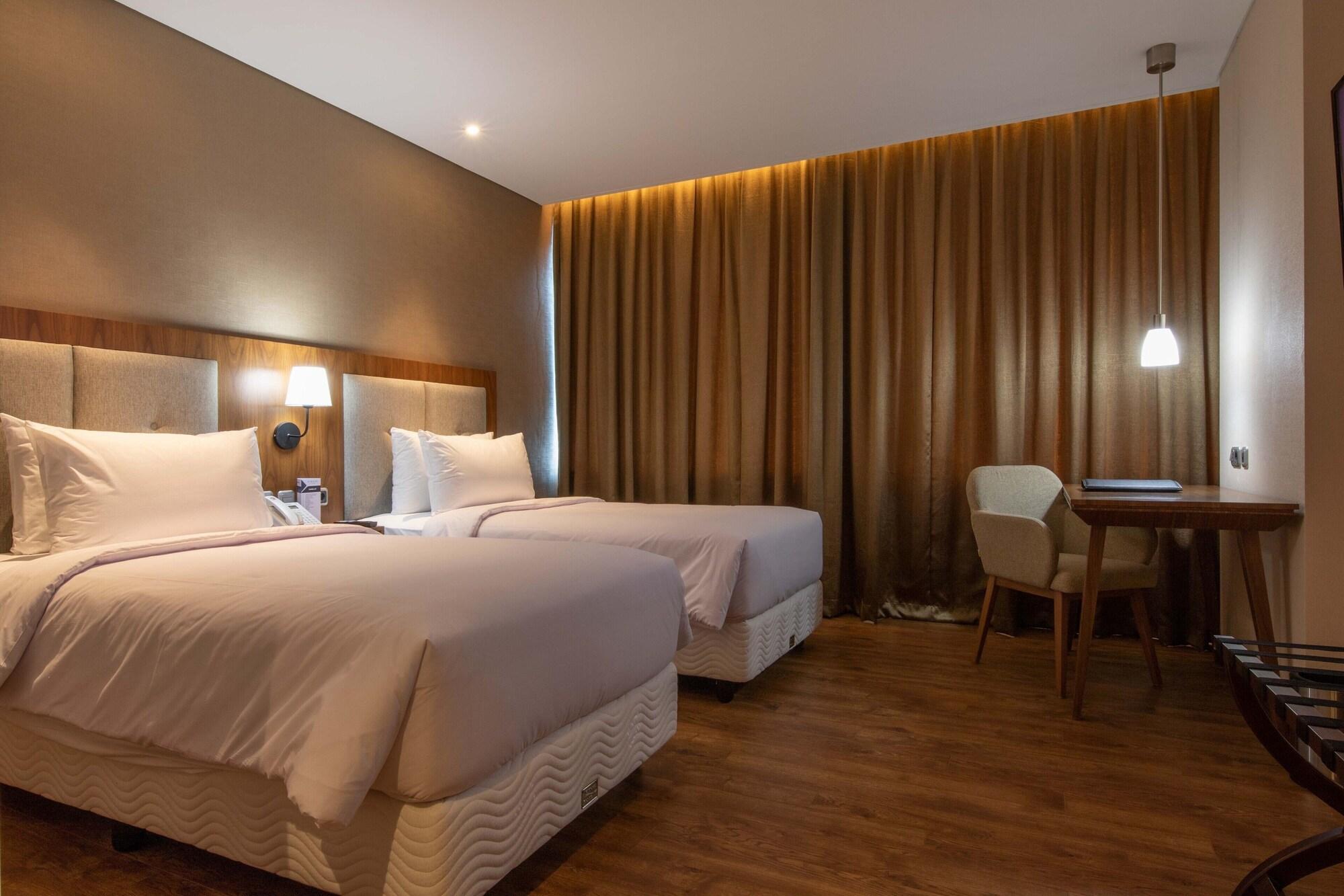 Avenzel Hotel & Convention Cibubur Exterior foto
