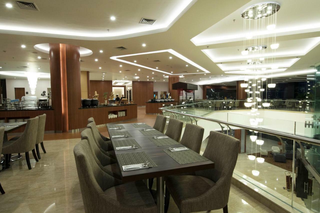 Avenzel Hotel & Convention Cibubur Exterior foto