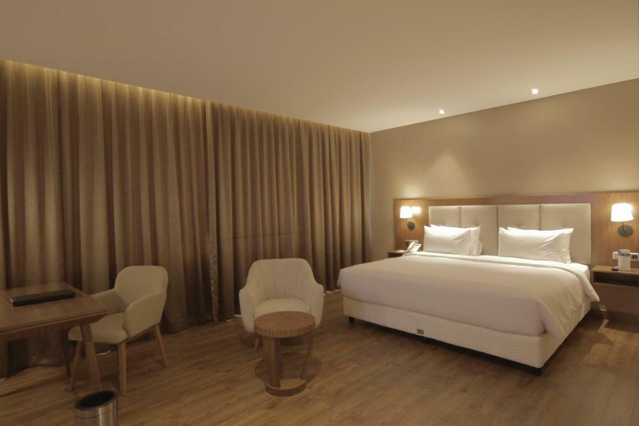 Avenzel Hotel & Convention Cibubur Exterior foto