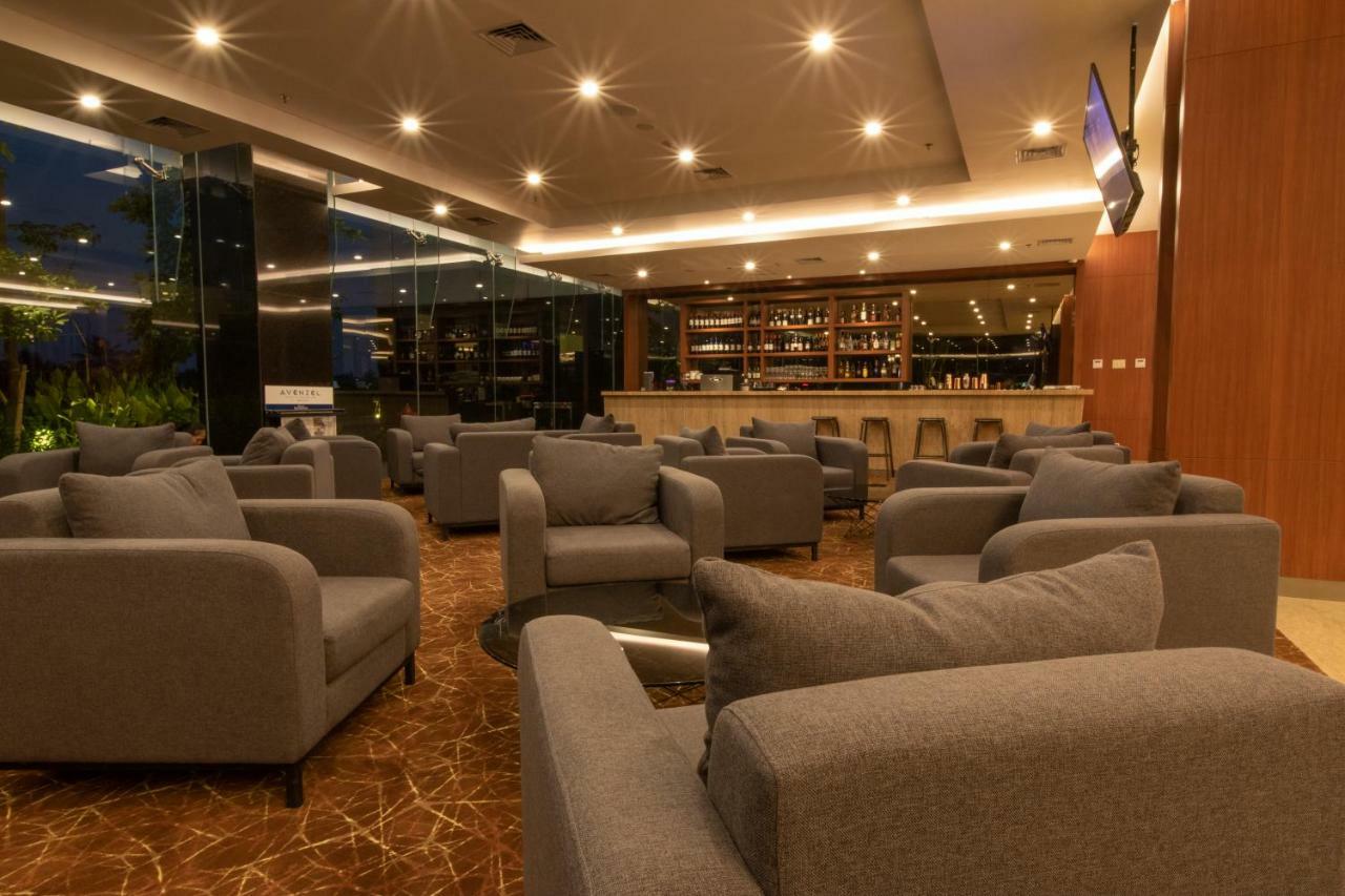 Avenzel Hotel & Convention Cibubur Exterior foto
