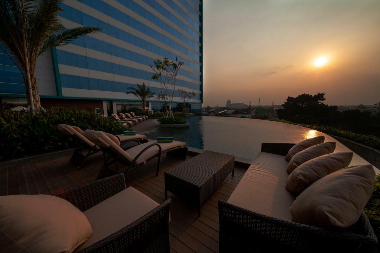 Avenzel Hotel & Convention Cibubur Exterior foto