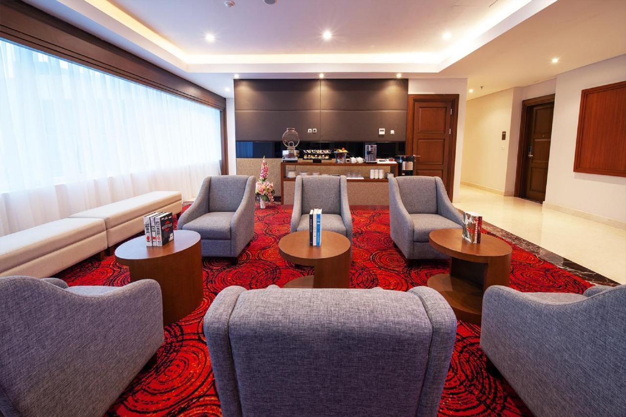 Avenzel Hotel & Convention Cibubur Exterior foto